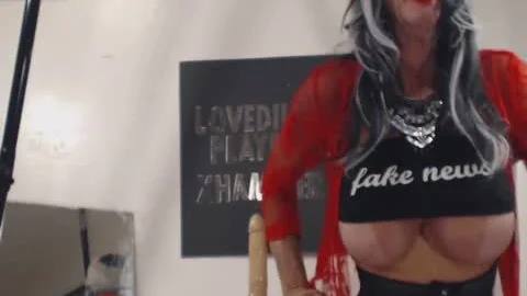 Bobbie likes Close Up