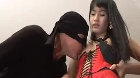 Pattaya Ladyboy For 10-Pounder And Bottom