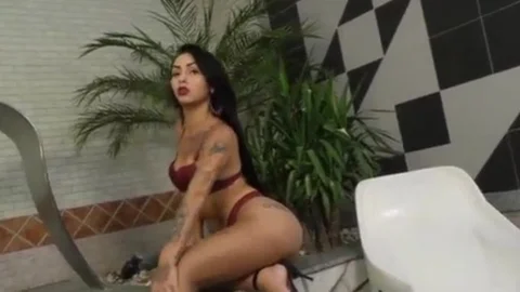 lady-man Nicolly Pantoja Vs vibrator Machine